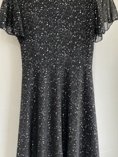 Vestido negro con estampado de puntos plata - miniatura 3
