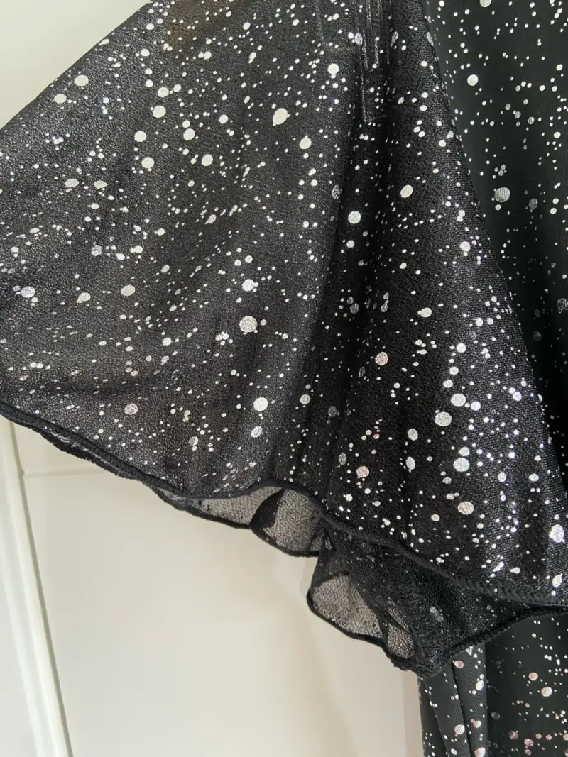 Vestido negro con estampado de puntos plata - 5