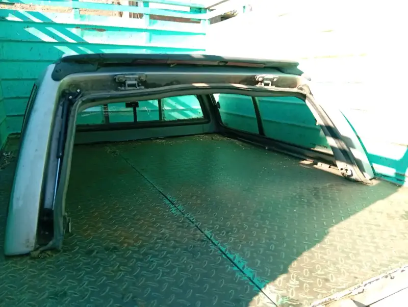 Cupula para camioneta con ventanas - 1
