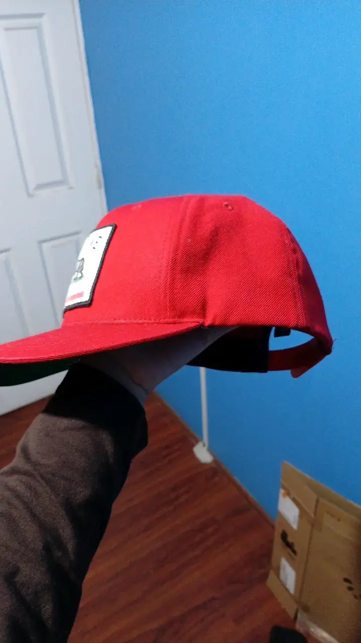 Gorra roja Primitive estilo casual - 2