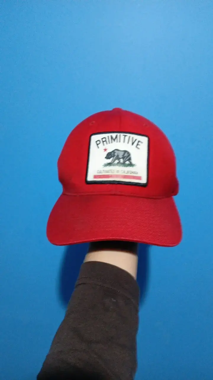 Gorra roja Primitive estilo casual - 3