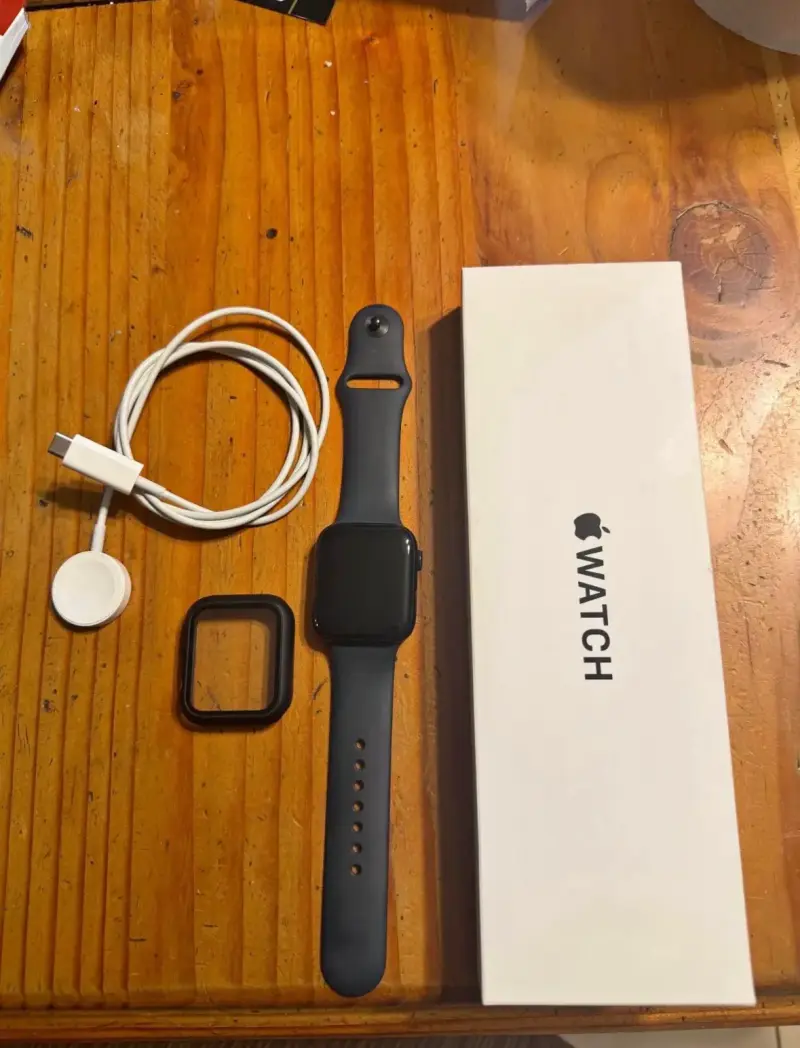 Apple Watch SE2 44mm con caja y correa extra. - 1