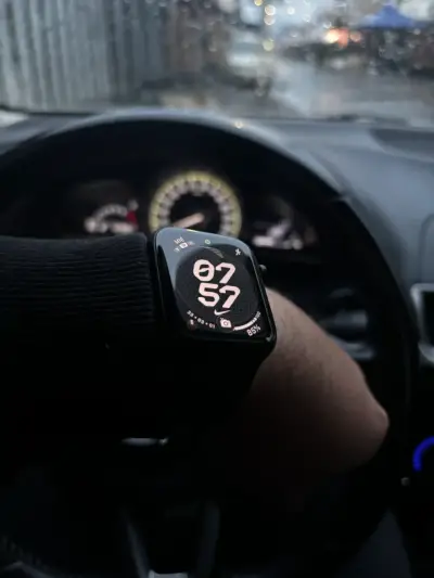 Apple Watch SE2 44mm con caja y correa extra. - miniatura 3