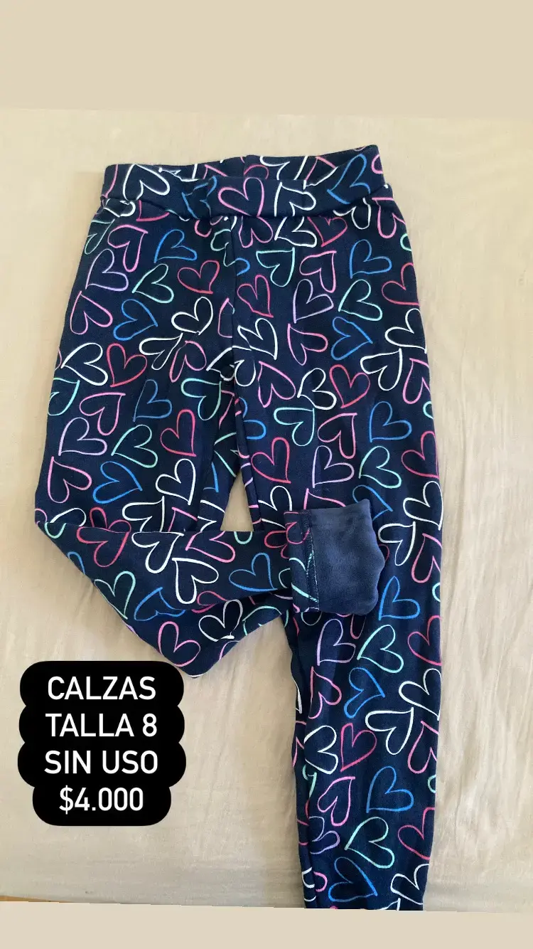 Calzas para niña con estampado de corazones