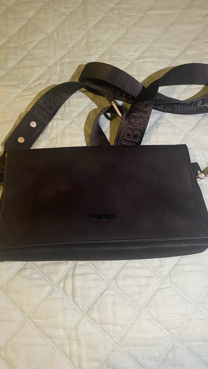 Cartera negra de cuero sintético Bubba