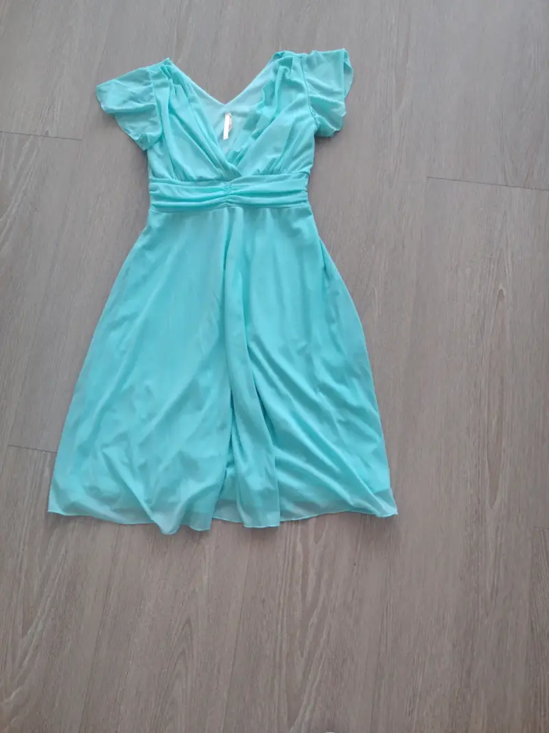 Vestido azul claro con mangas cortas - 1