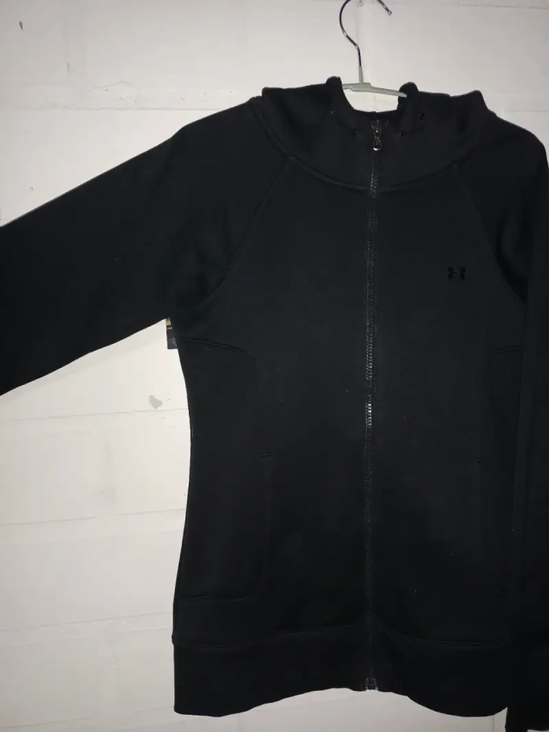Polerón negro con capucha Under Armour para hombre - 2