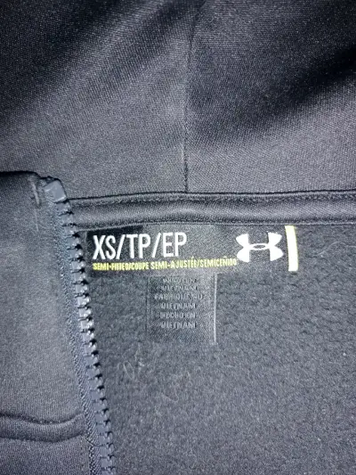 Polerón negro con capucha Under Armour para hombre - miniatura 3