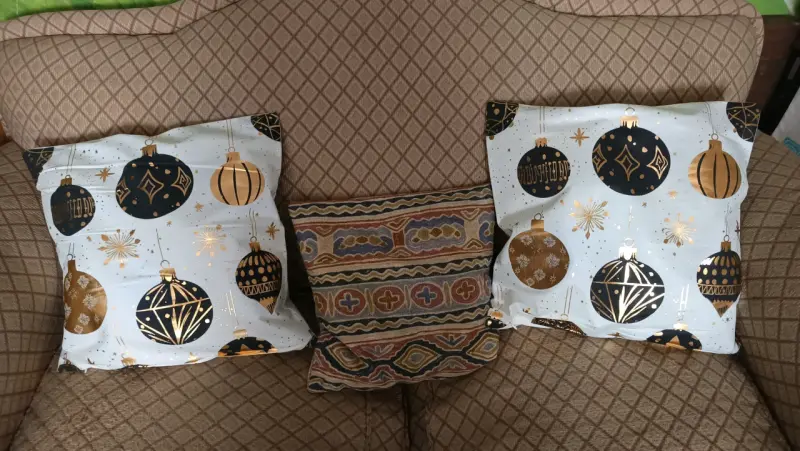 Cojines decorativos navideños con diseño de reno - 4