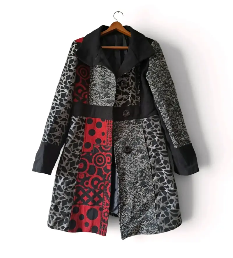 Abrigo de mujer con diseño patchwork, italiano. - 1