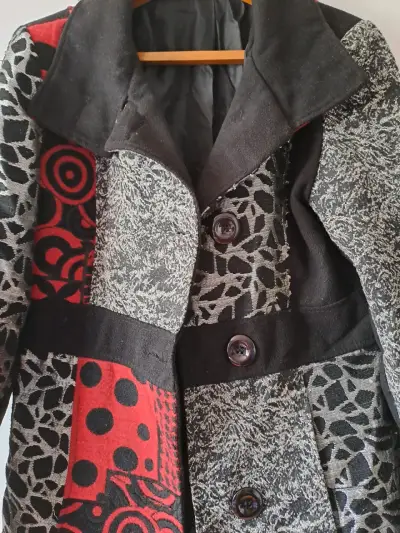 Abrigo de mujer con diseño patchwork, italiano. - miniatura 4