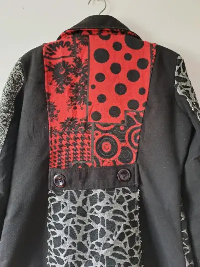 Abrigo de mujer con diseño patchwork, italiano. - miniatura 5