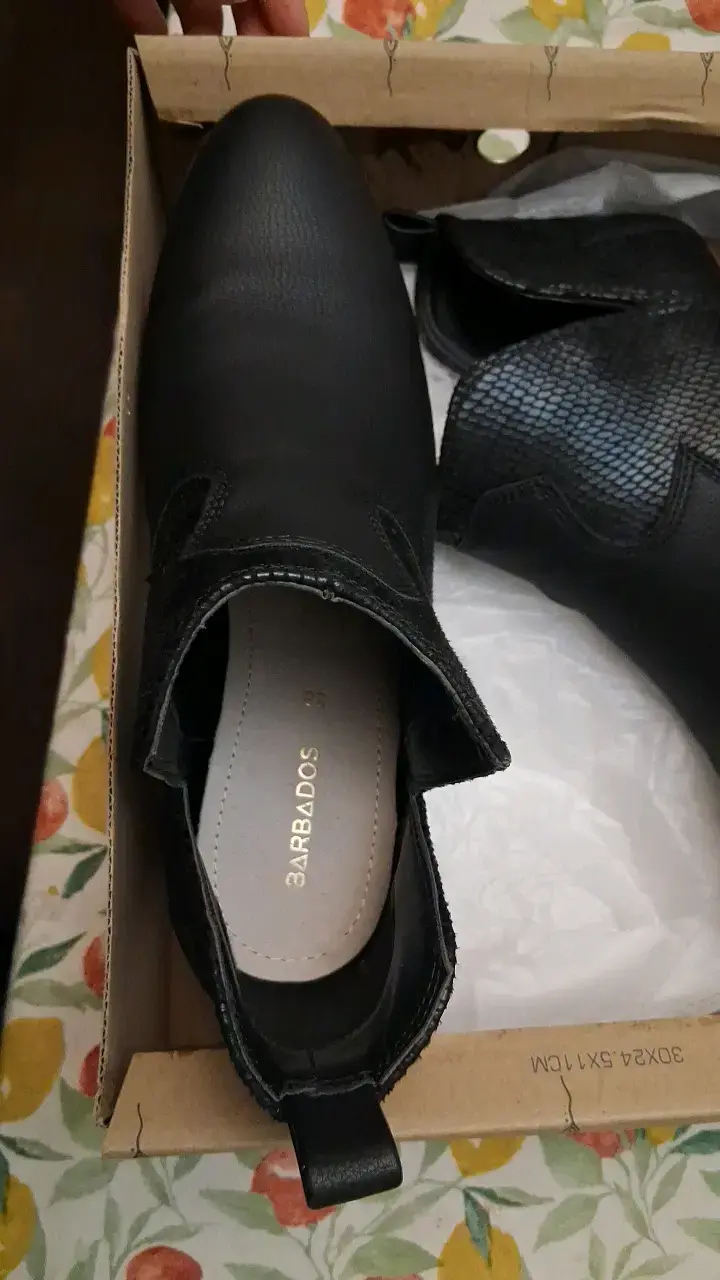 Botines negros de cuero con textura - 2