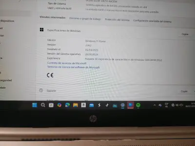 Laptop HP con pantalla de 15 pulgadas y procesador Intel Core i3 - miniatura 2