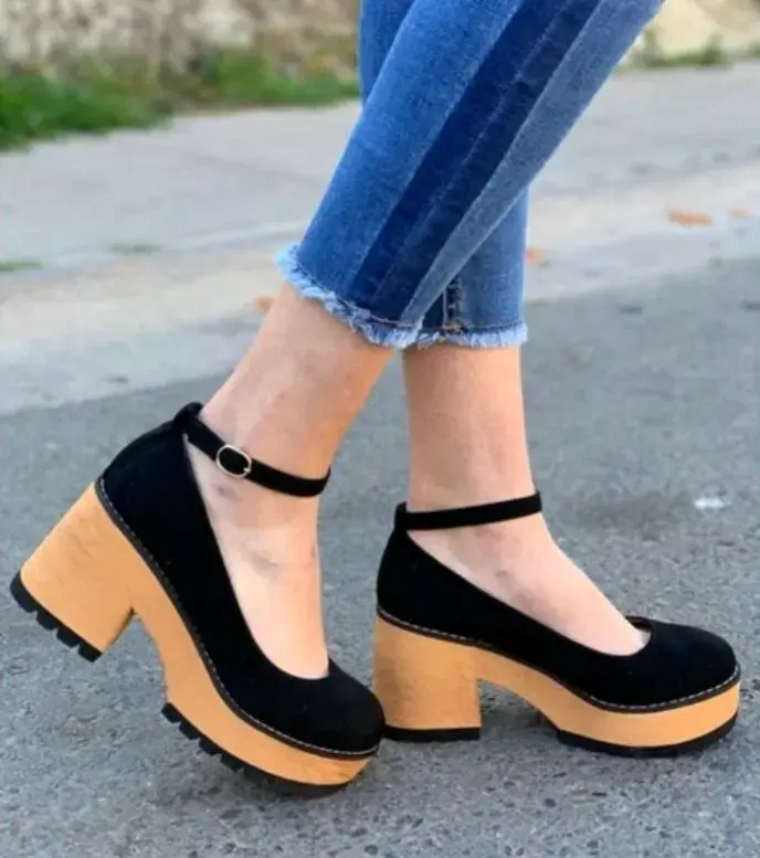 Zapatos de plataforma negros con tacón grueso