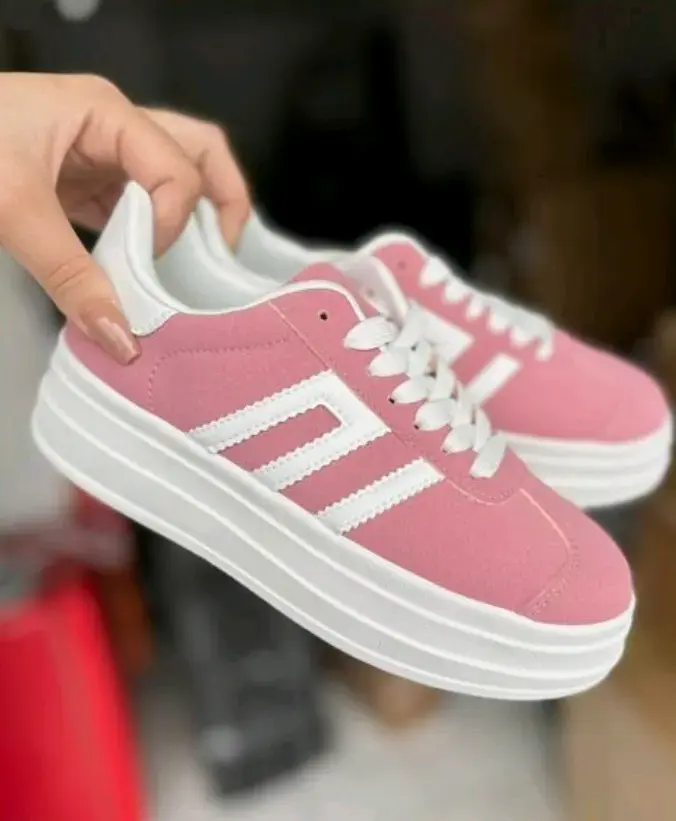 Zapatillas deportivas rosadas con plataforma - 1