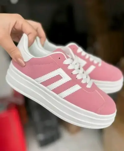 Zapatillas deportivas rosadas con plataforma - miniatura 1