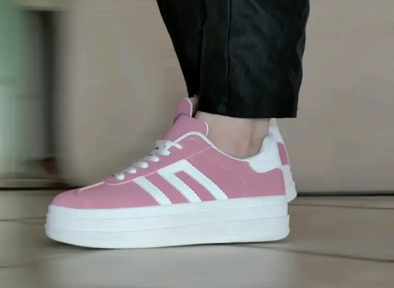 Zapatillas deportivas rosadas con plataforma - 2