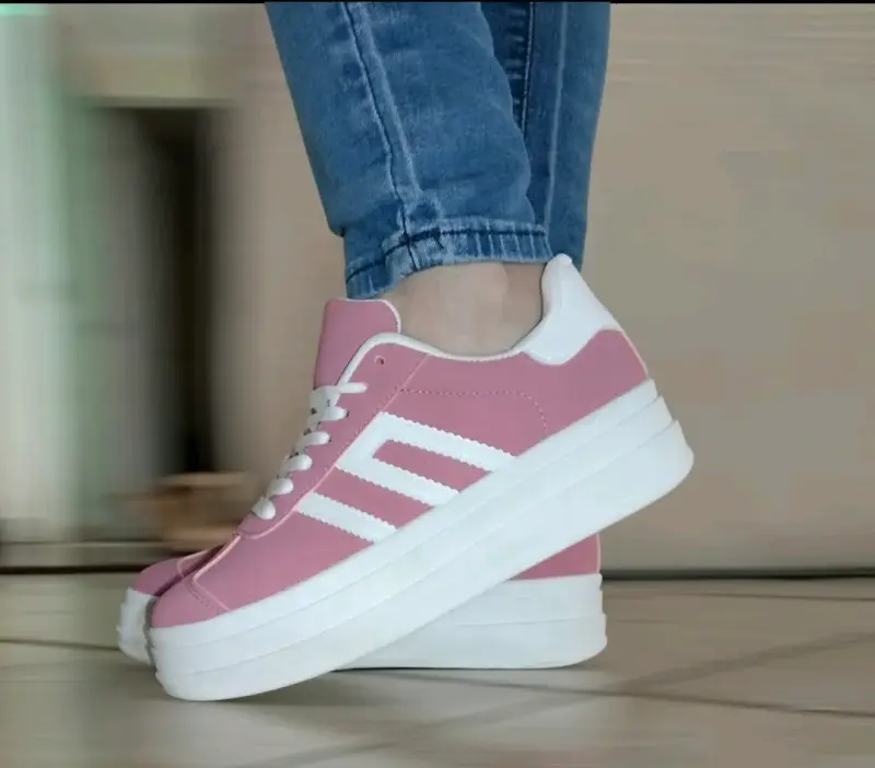 Zapatillas deportivas rosadas con plataforma - 3