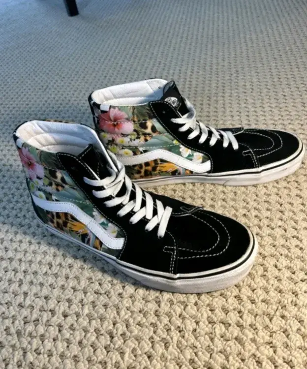 Zapatillas altas con diseño floral y animal print