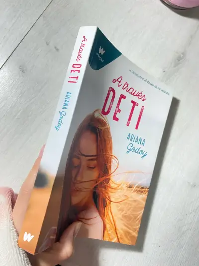 Libro 'A través de ti' de Ariana Godoy - miniatura 3
