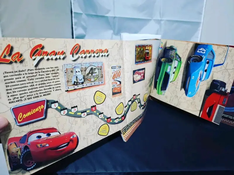 Álbum Disney Pixar Cars Incompleto - 6
