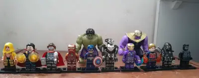 Set de figuras de acción tipo LEGO de superhéroes - miniatura 1