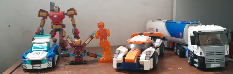 Set de figuras de acción tipo LEGO de superhéroes - 6