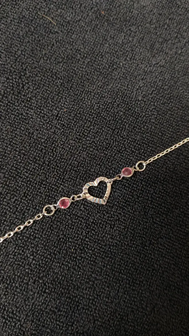 Pulsera de plata con corazón