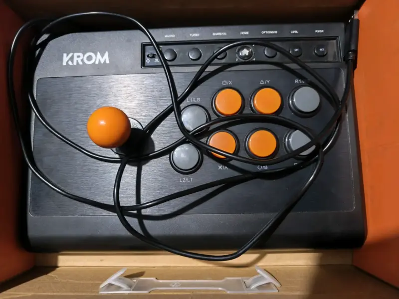 PlayStation 3 con 3 controles y 1 control arcade - 3