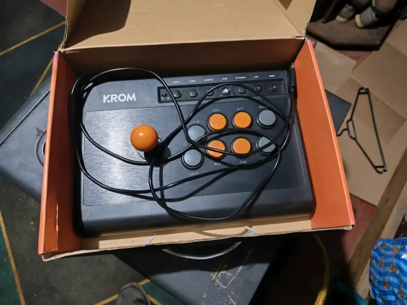 PlayStation 3 con 3 controles y 1 control arcade - 4