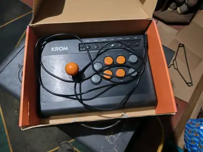 PlayStation 3 con 3 controles y 1 control arcade - miniatura 4