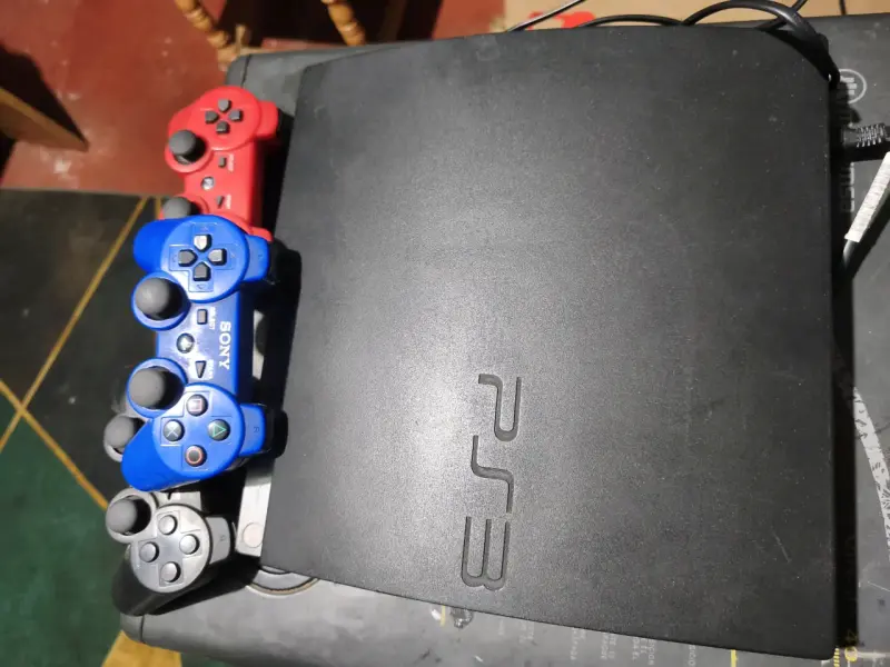 PlayStation 3 con 3 controles y 1 control arcade - 6