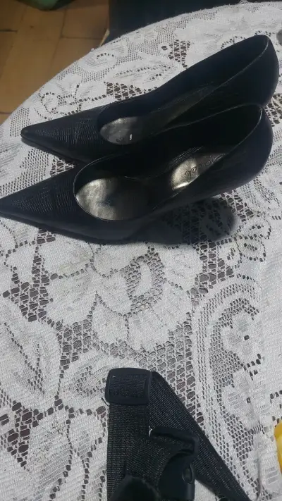 Zapatos de tacón negros elegantes Clarks - miniatura 2