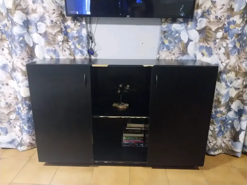 Mueble de melamina negro amplio y funcional - 2