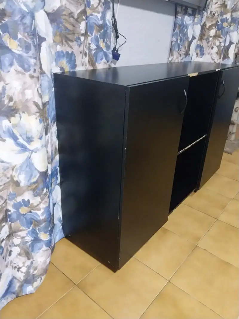 Mueble de melamina negro amplio y funcional - 4