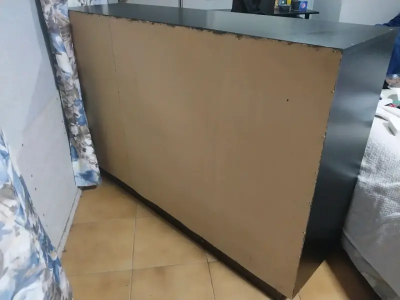Mueble de melamina negro amplio y funcional - 6
