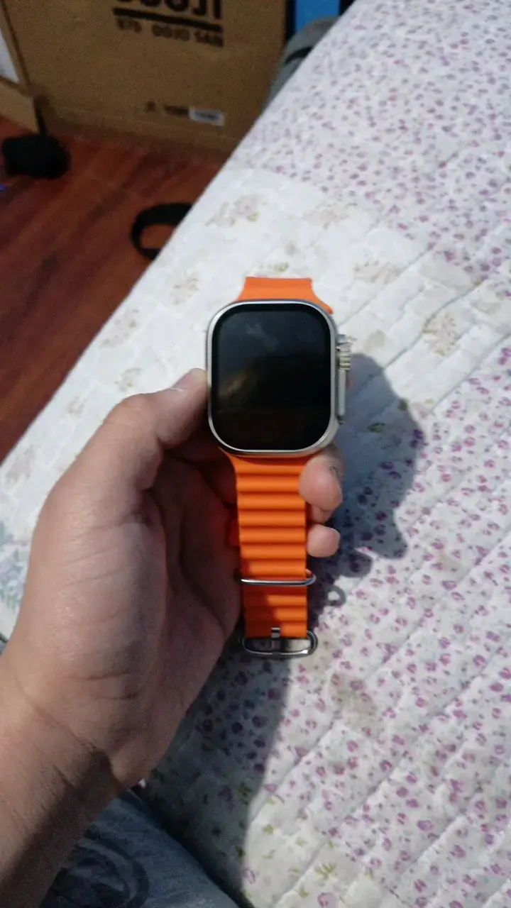 Reloj inteligente con correa naranja vibrante - 1