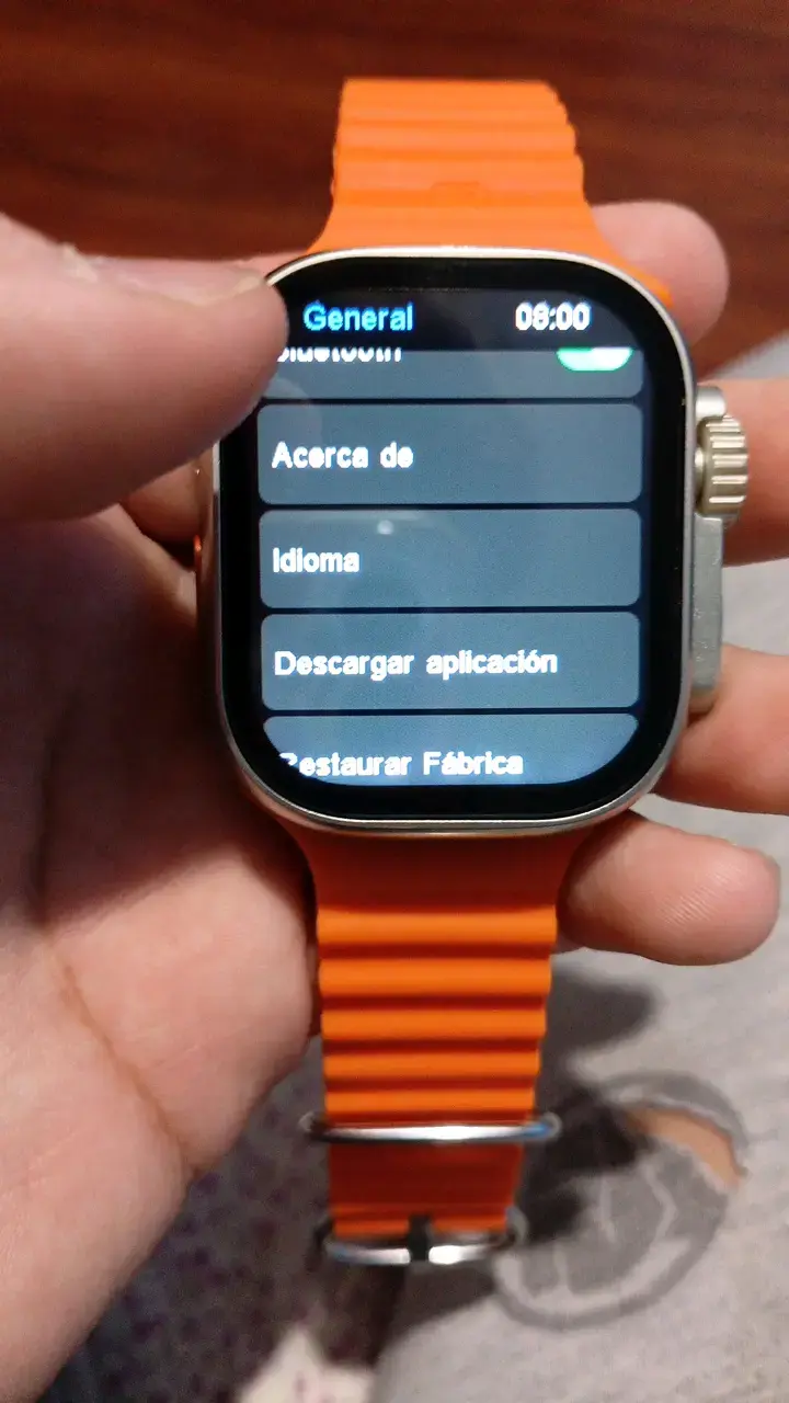 Reloj inteligente con correa naranja vibrante - 4