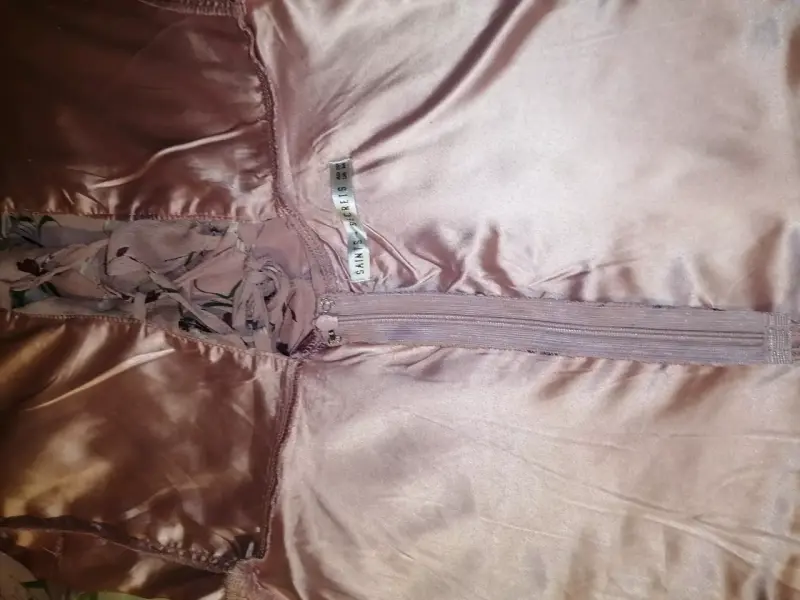 Vestido corto floral rosa con volantes - 6