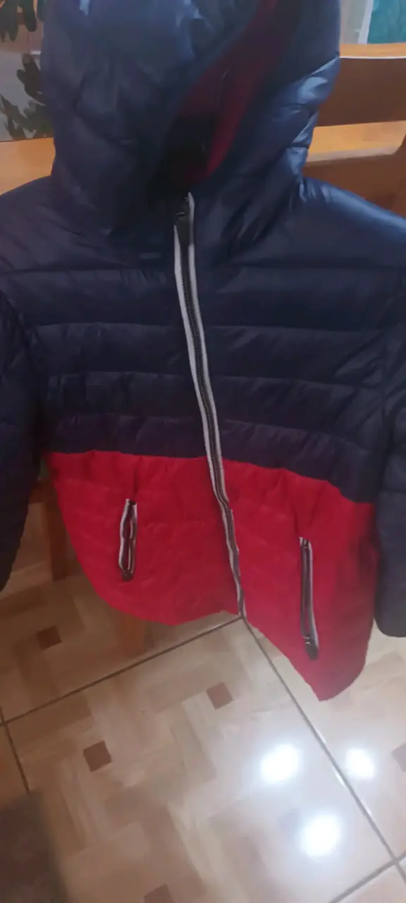Chaqueta acolchada bicolor azul y roja - 1