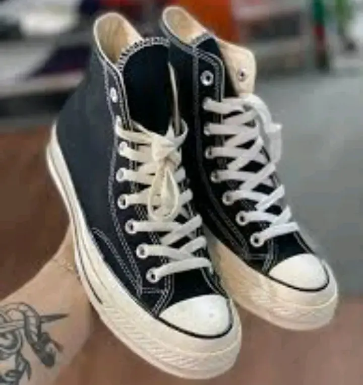 Estas zapatillas son unas Converse modelo Chuck 70 - 1