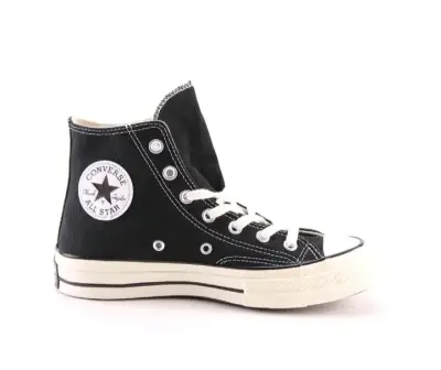 Estas zapatillas son unas Converse modelo Chuck 70 - miniatura 2