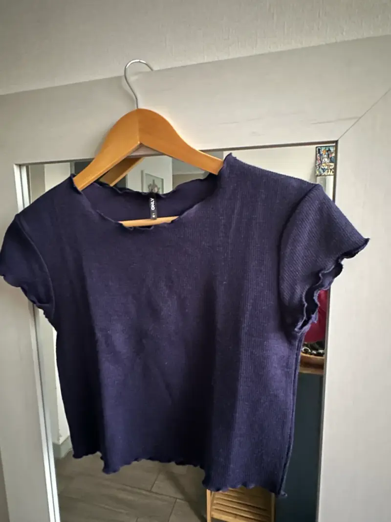Polera morada de mujer estilo casual - 1