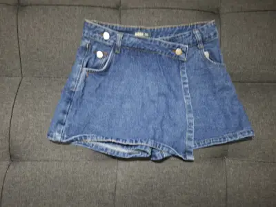 Falda short de mezclilla azul para mujer - miniatura 1