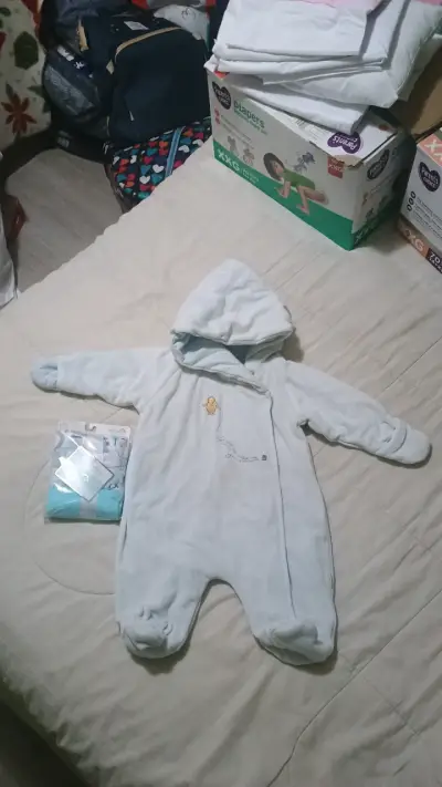 Enterito de bebé polar con capucha 3-6 meses - miniatura 3