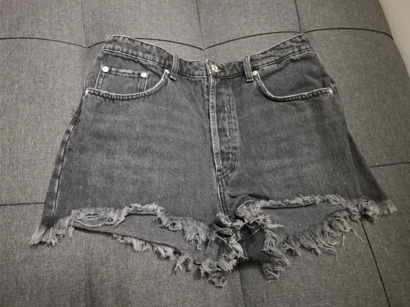 Shorts de mezclilla desgastados para mujer - 1
