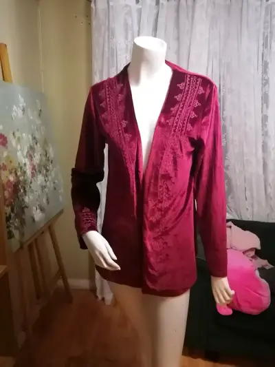 Chaqueta de terciopelo burdeos con bordados - miniatura 1