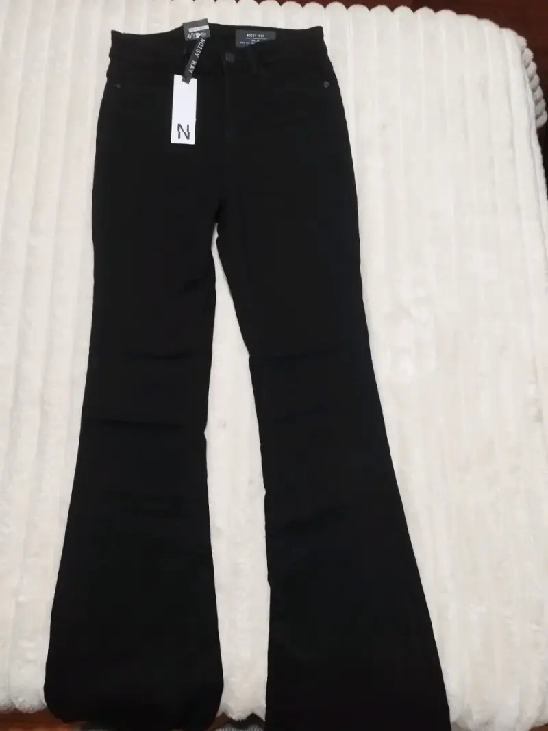 Pantalones acampanados negros para mujer - 1