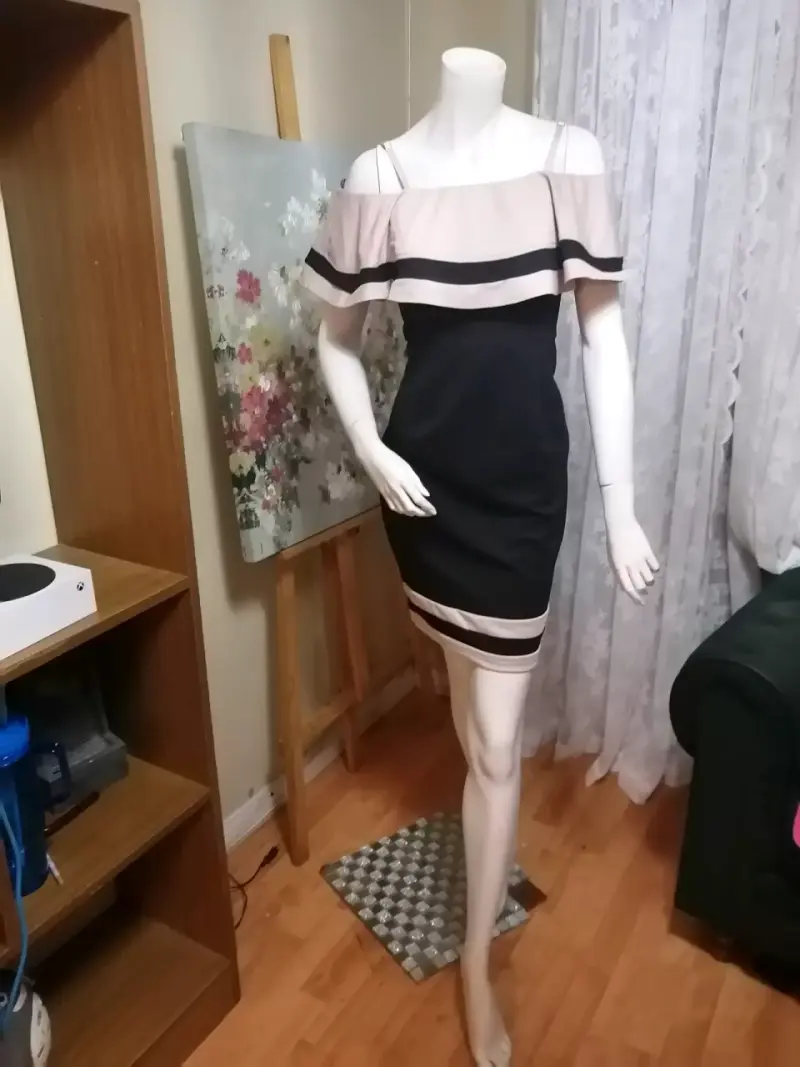 Vestido elegante negro con volantes - 2